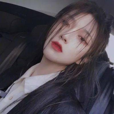 金正恩和夫人到机场迎接